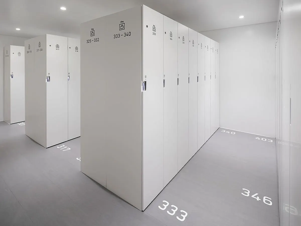 9H Nine Hours Akasaka Sleep Lab Tokyo Capsule hotel